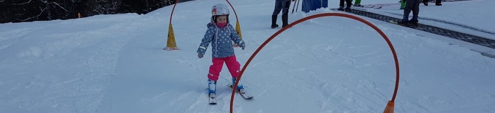 Skischule mit Kinder